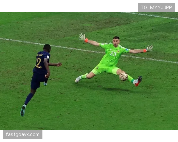 马丁内斯神勇扑救集锦：门线英雄高光时刻闪耀全场