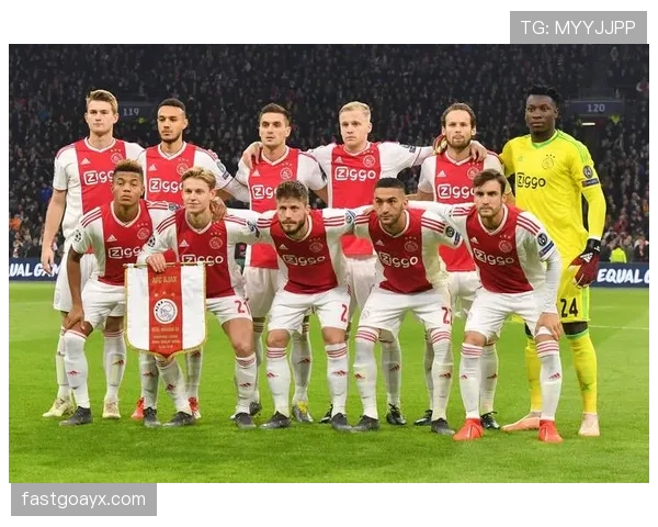 阿贾克斯定位球战术发威，状态回升助球队强势逆转