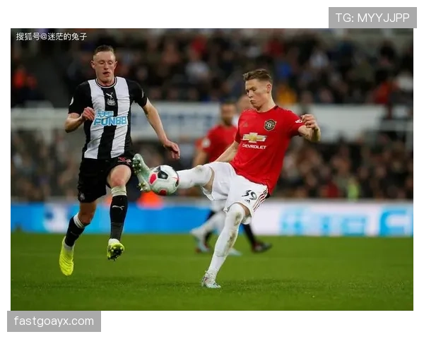 纽卡斯尔迎战曼联,双方近期状态成焦点